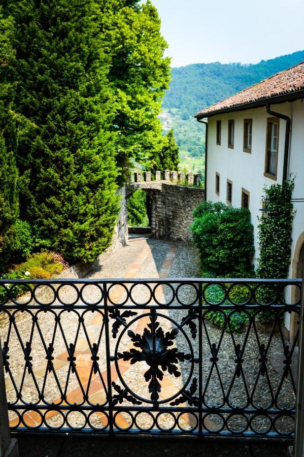 Hotel Castello Degli Angeli Carobbio degli Angeli Exterior foto