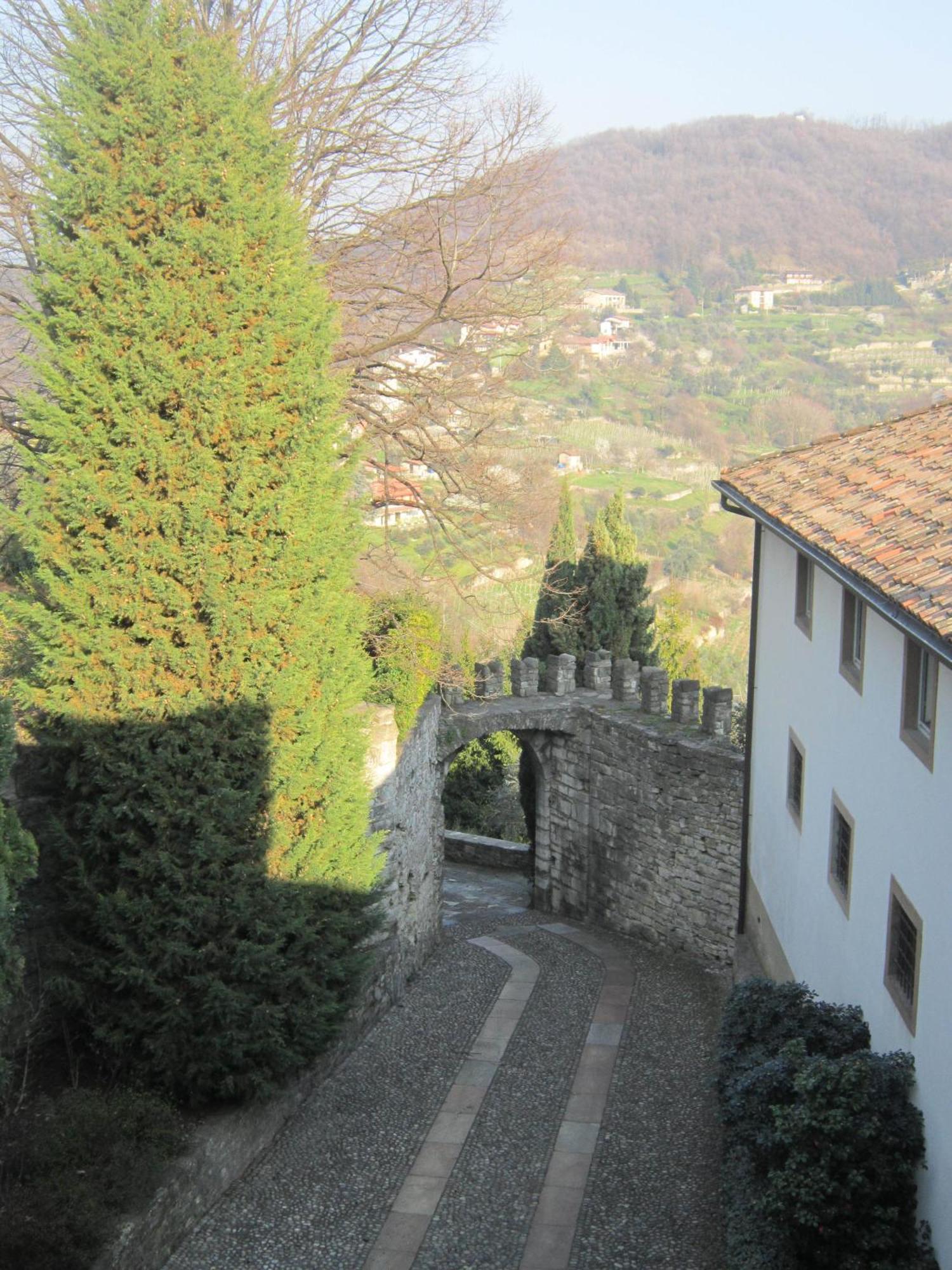 Hotel Castello Degli Angeli Carobbio degli Angeli Zimmer foto