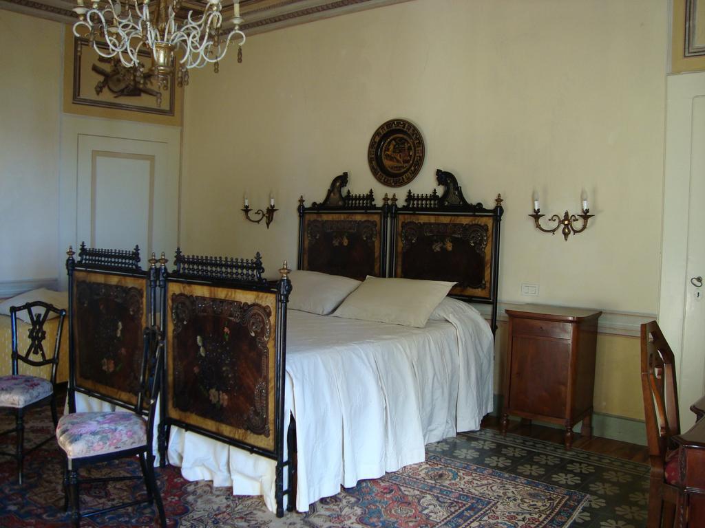 Hotel Castello Degli Angeli Carobbio degli Angeli Zimmer foto