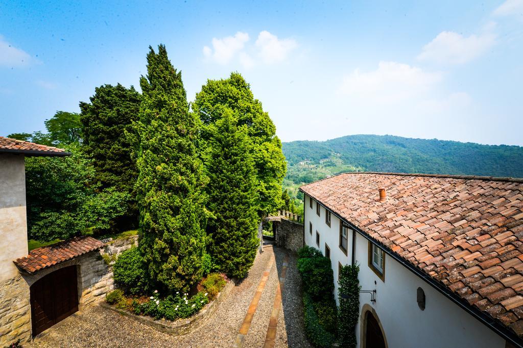 Hotel Castello Degli Angeli Carobbio degli Angeli Exterior foto