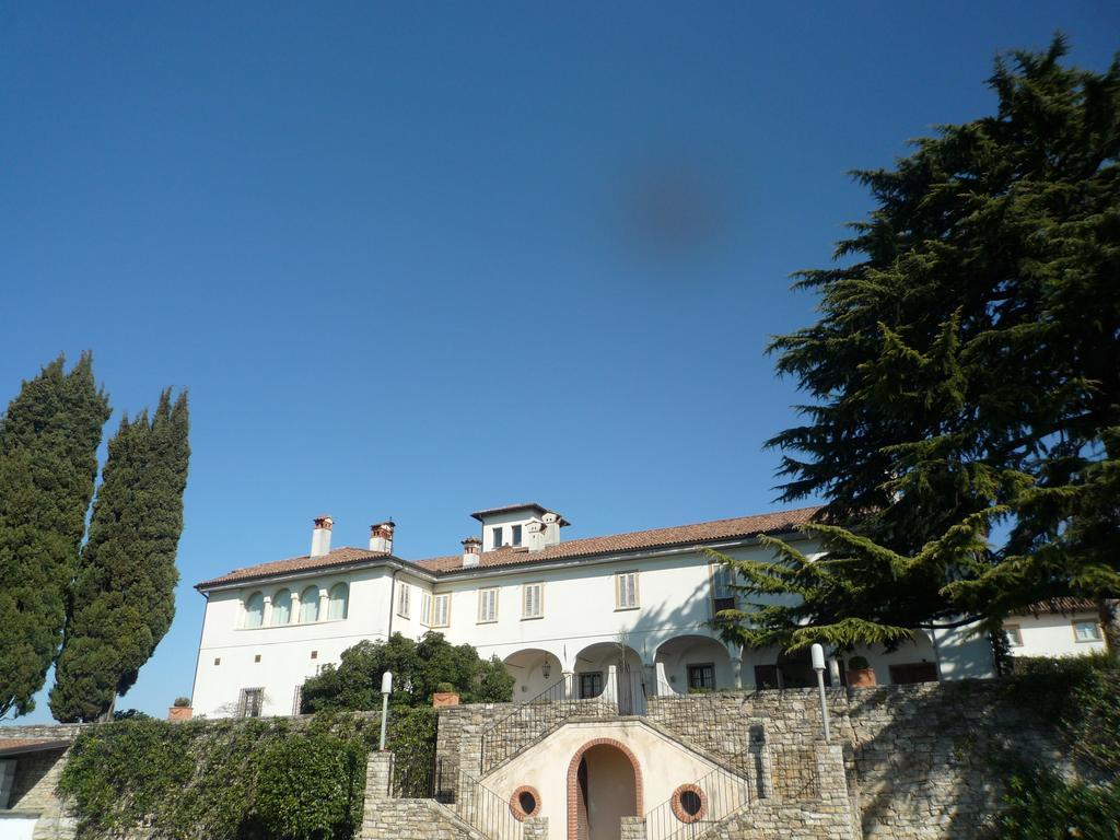 Hotel Castello Degli Angeli Carobbio degli Angeli Exterior foto