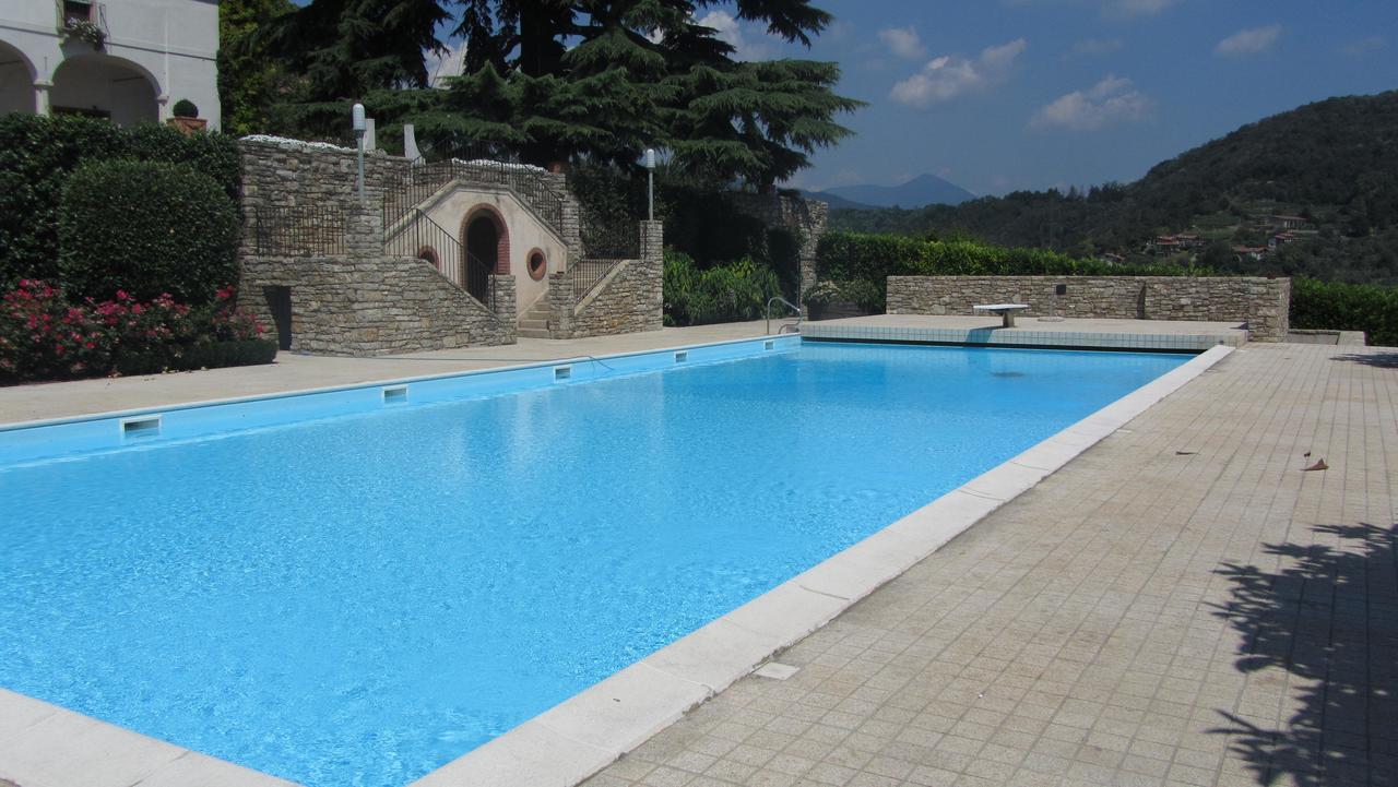 Hotel Castello Degli Angeli Carobbio degli Angeli Exterior foto